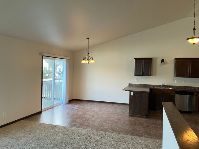 Foto del edificio - 3 Bed 3 Bath Twin Home