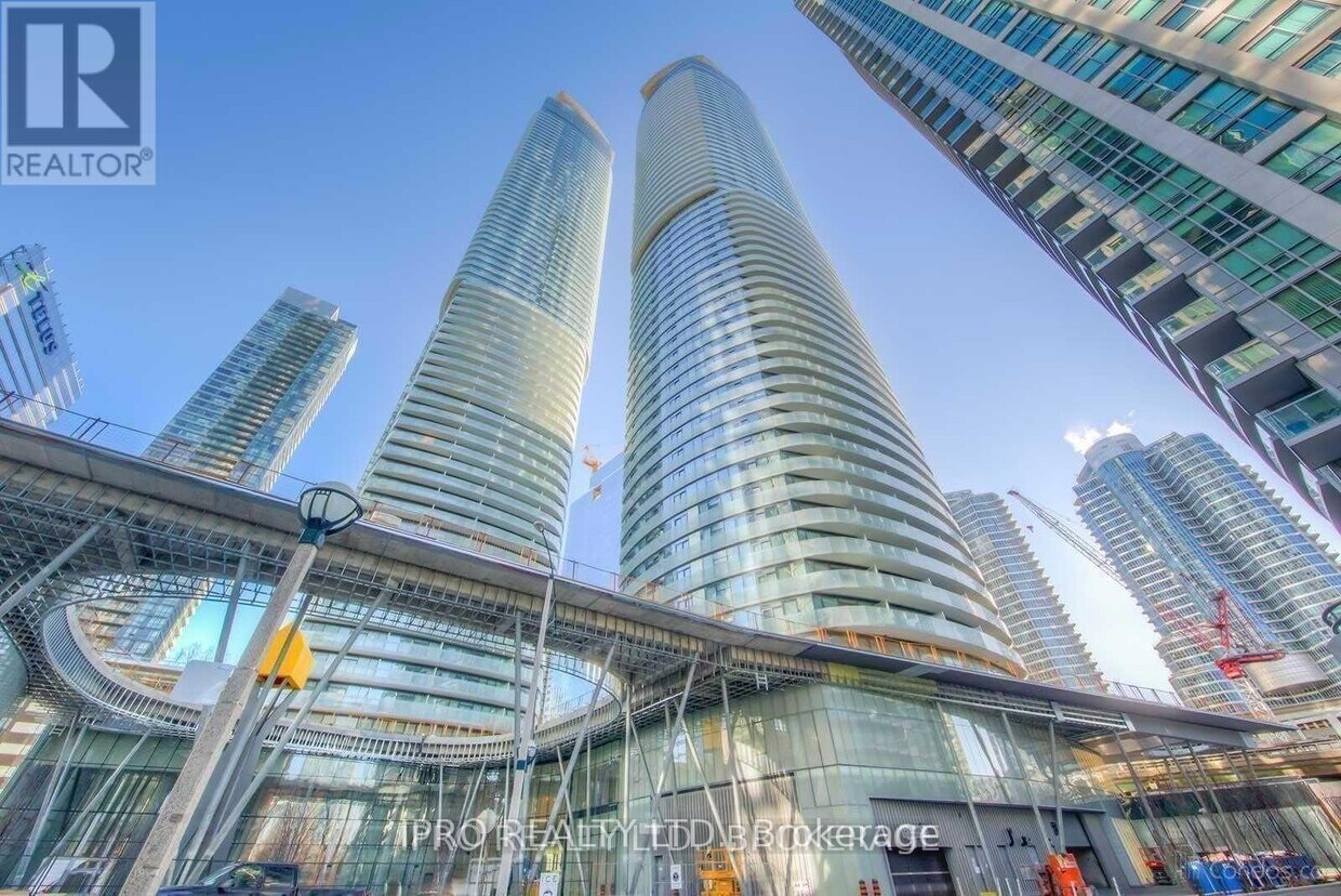 Photo principale - 14-4414 York St