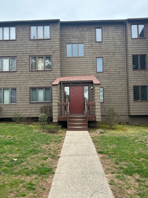 210 Towne House Rd Unit 210, Hamden, CT 06514 Condo for Rent in