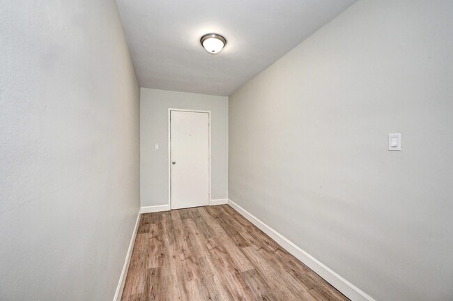 Building Photo - Ravine View Apartments