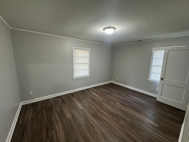 Building Photo - 280 Ivan Rd