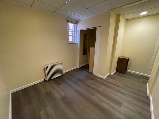 Bedroom - 341 S Aiken Ave