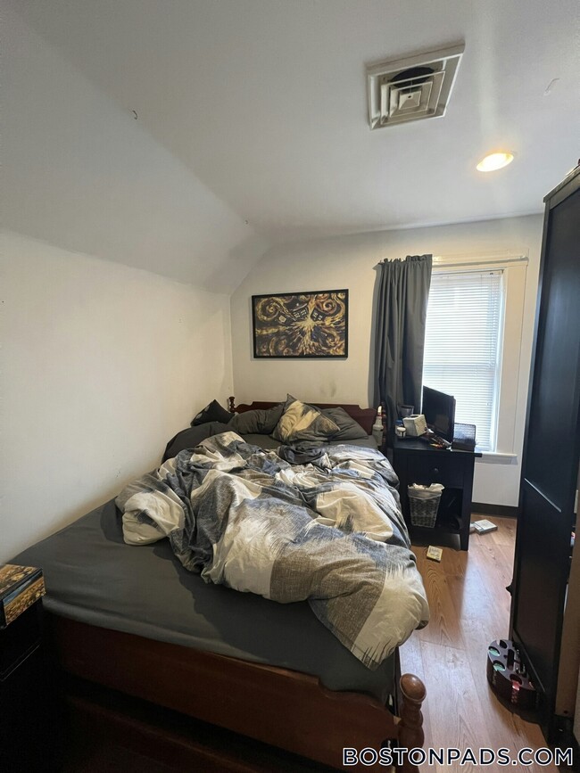 Building Photo - 7 Jay St