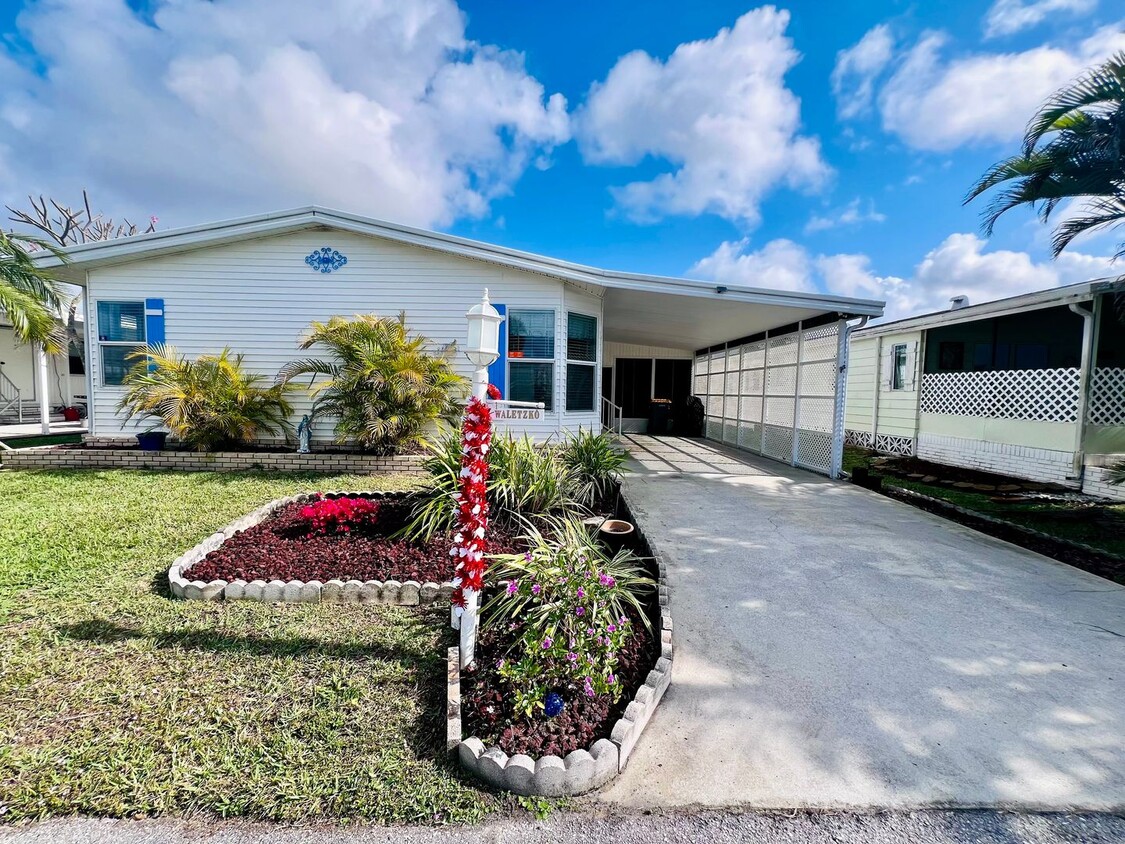 Primary Photo - Furnished Rental in Marco Shores