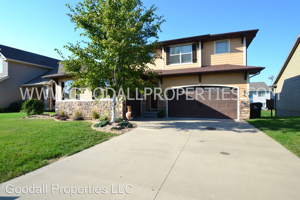 155 Grace Wood Dr, Waukee, IA 50263 House Rental in Waukee, IA