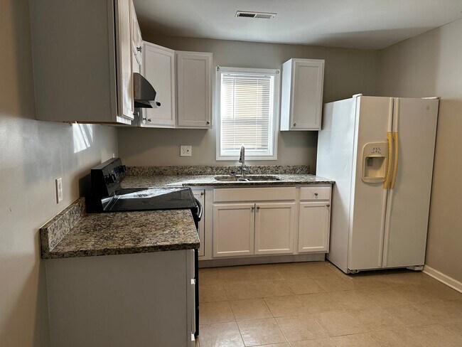 Foto del edificio - Exclusively Offered by Muse Realty, LLC