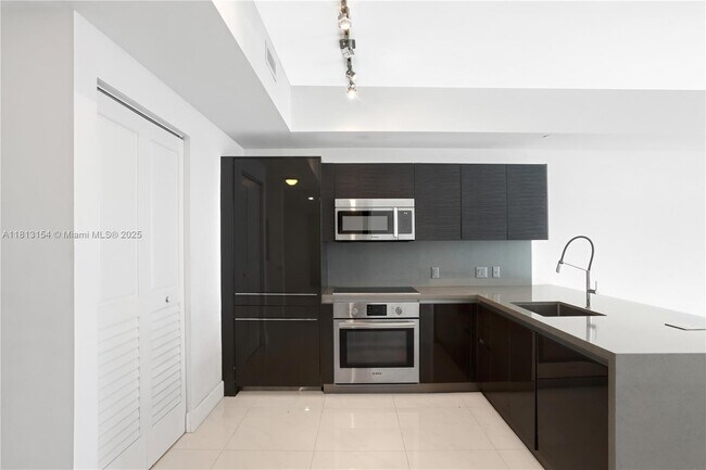 Building Photo - 1080 Brickell Ave