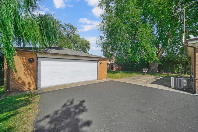 Foto del edificio - 6404 W 85th Pl