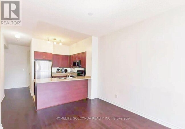 Photo du bâtiment - 388 Prince of Wales Dr