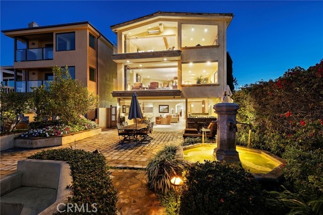 Foto del edificio - 900 E Balboa Blvd