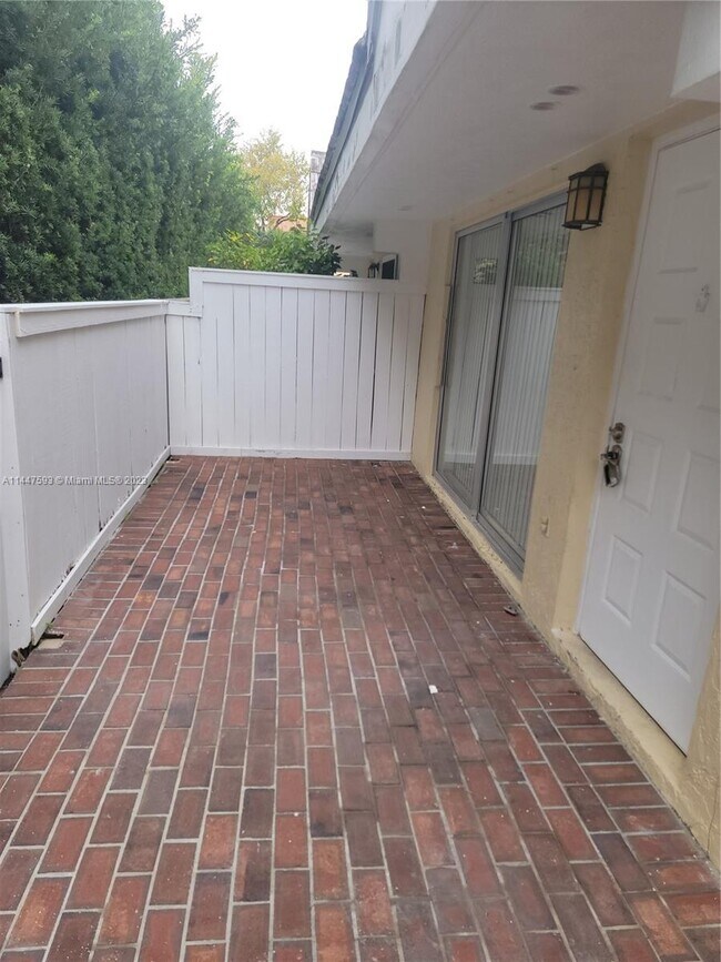 Foto del edificio - 4500 SW 68th Ct