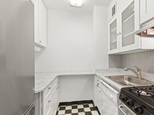 Building Photo - 159 W 53rd St