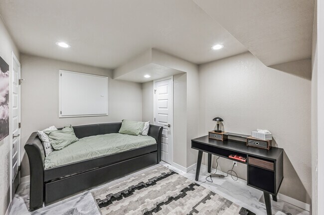 Building Photo - 14341 Mosaic Ave