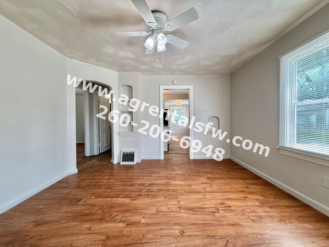Building Photo - 2 Bedroom House- Section 8 OK!