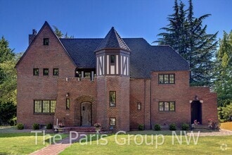 Building Photo - 1805 NW Blue Ridge Dr