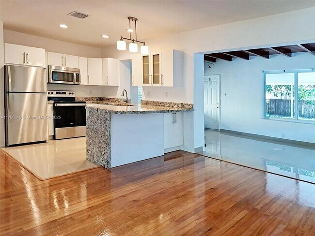 Foto del edificio - 1210 NE 132nd St