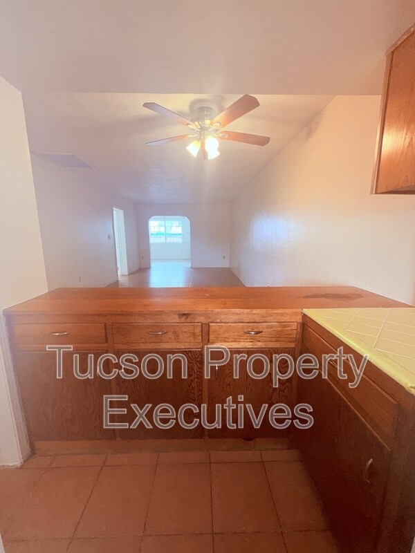 Foto del edificio - 4741 E 2nd St