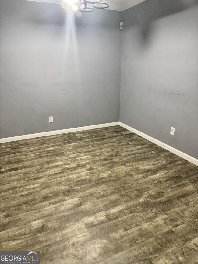 Foto del edificio - 1043 Rock Creek Ln