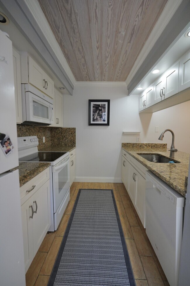 Building Photo - 3030 SW Sunset Trace Cir
