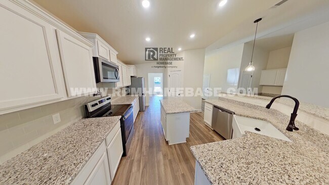 Building Photo - Spacious 3-Bedroom Home in Charming Pace N...