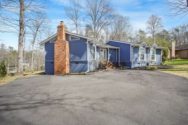 Building Photo - 306 Happy Creek Rd