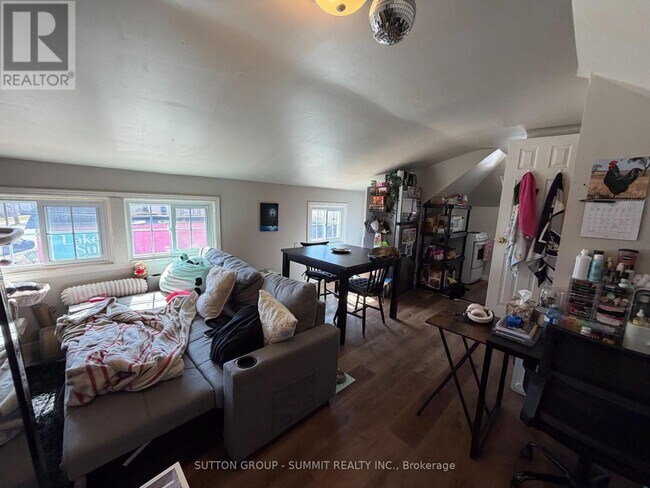 Photo du bâtiment - 155 Lake St