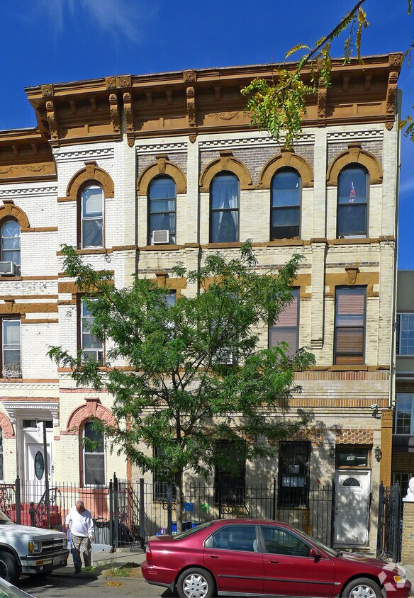 Primary Photo - 195 Menahan St