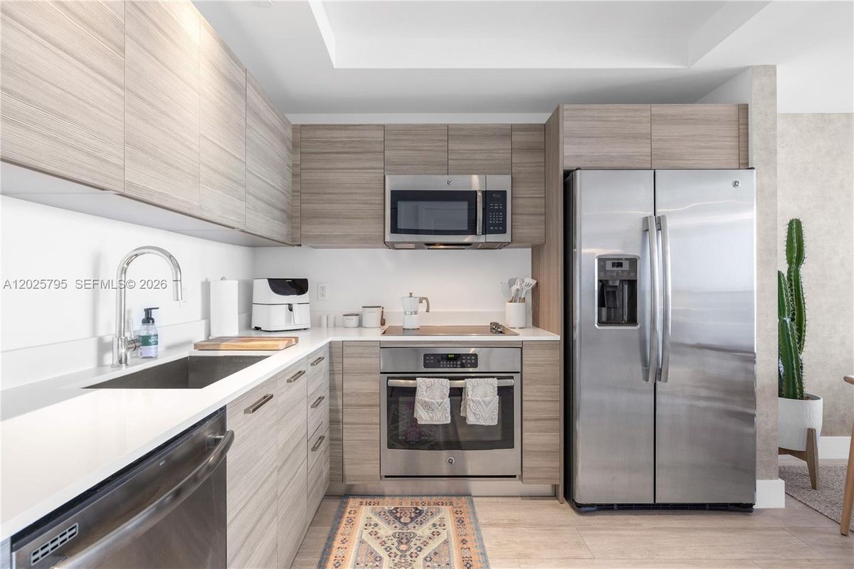 Foto del edificio - 121 NE 34th St