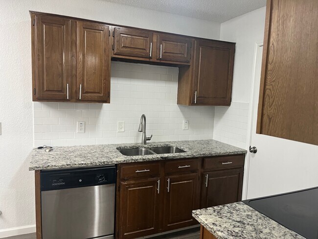 Building Photo - 1009 Brenner Ct