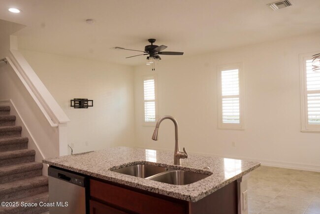 Building Photo - 1475 Isabella Dr