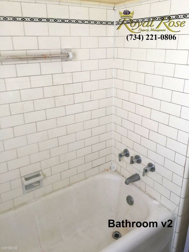 Building Photo - 17178 Roselawn St