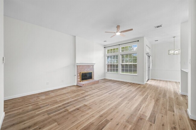 Foto del edificio - 3841 Pine Valley Dr