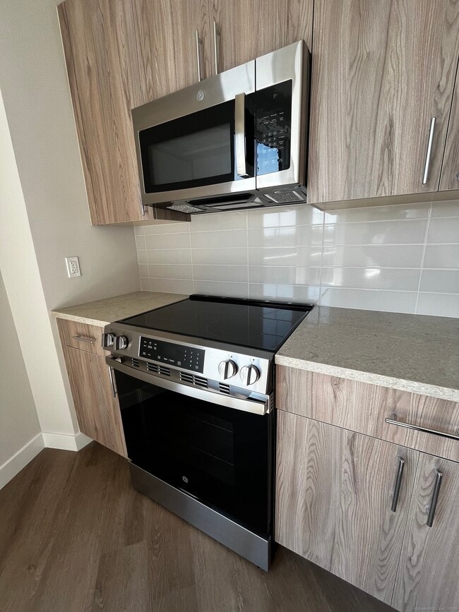 Building Photo - 467 West Ave