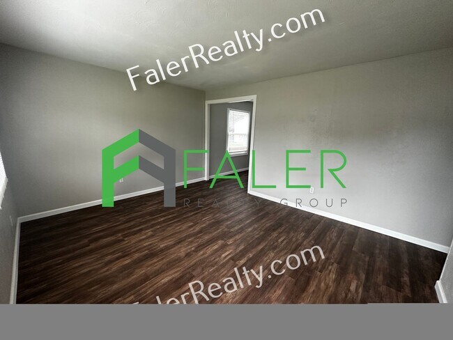 Foto del edificio - 498 Ridgebury Dr