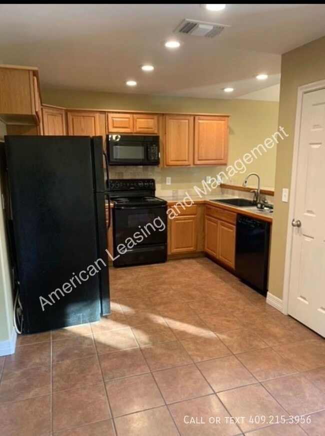 Building Photo - Move-In Special! $500 off 1st Month's Rent...