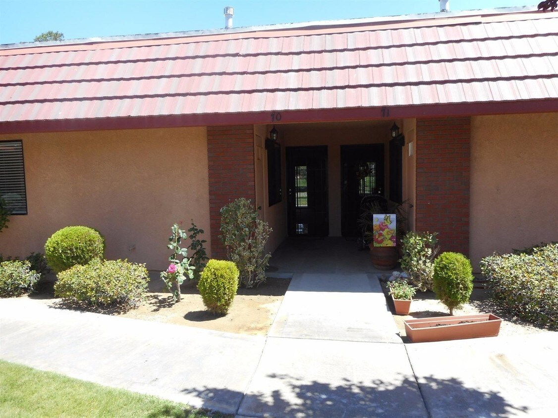 27535 Lakeview Dr Unit 70, Helendale, CA 92342 Condo for Rent in