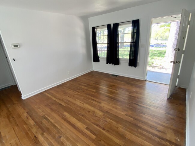 Building Photo - 1152 N Crestway St