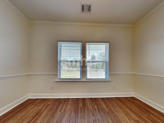 Building Photo - 34 Birch Cir