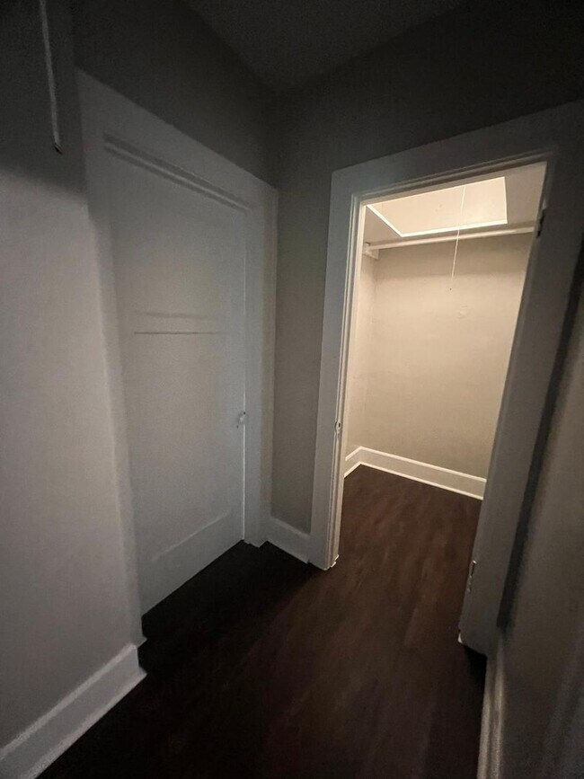 Foto del edificio - 1220 N Wisconsin St
