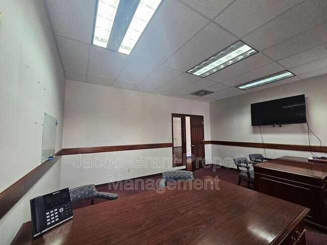 Building Photo - 490 Park Ave
