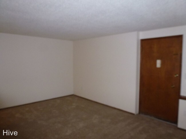 Building Photo - 407 N 87th St