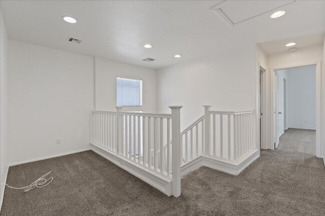 Foto del edificio - Status: Accepting Applications