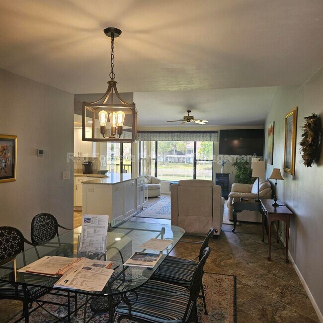 Foto del edificio - 5710 Trailwinds Dr