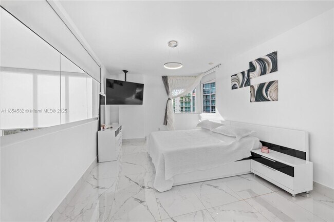 Foto del edificio - 3000 NE 188th St