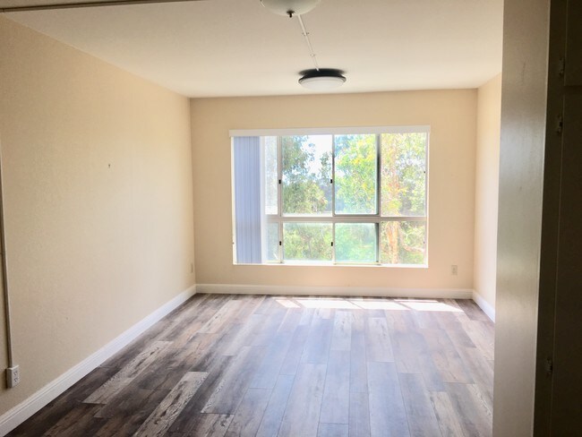 Living room - 2825 Third Ave