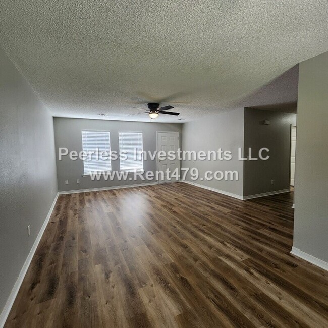Building Photo - 512 4th Ave SW