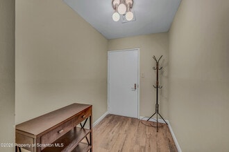 Building Photo - 550 Clay Ave