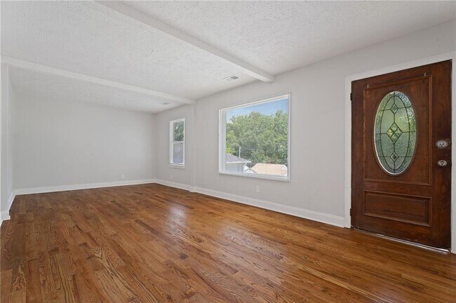 Foto del edificio - 1338 Montreat Ave SW
