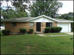 Building Photo - 48 S Wakefield Dr