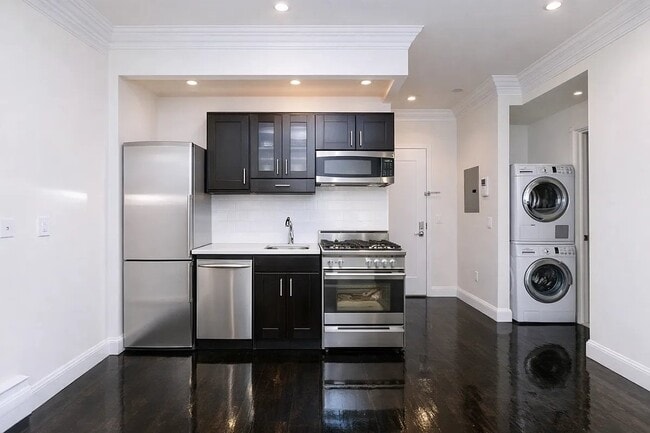 Building Photo - 326 E 4th St